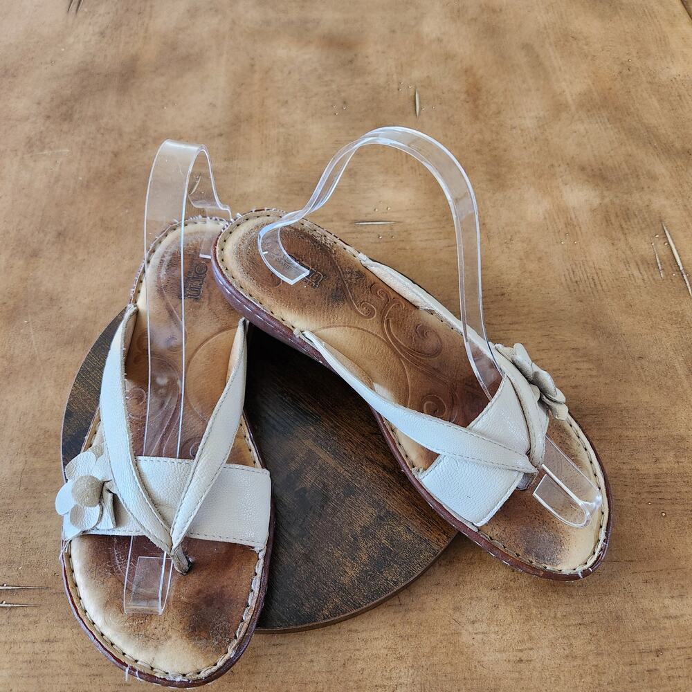 Born Tan Leather Floral Thong Sandals Women's 9 Coastal Beachy Boho Chic Neutral